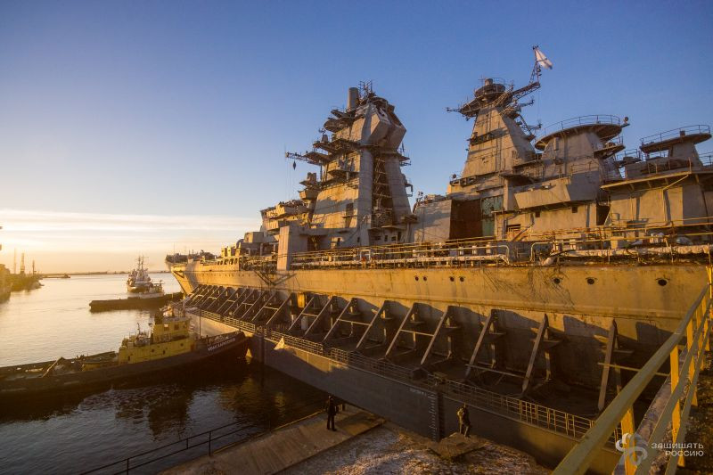 Đây là quyết định gây bất ngờ với giới quân sự vì trước đó BQP Nga đã lên kế hoạch và đang trong quá trình thực hiện việc hiện đại hóa hai chiếc tàu tuần dương khổng lố có sức mạnh tương đương cả một hạm đội này. Lý do được cho là do vấn đề kinh phí hiện đại hóa quá lớn khiến BQP Nga chùn bước và ra quyết định đau đớn. Nguồn ảnh: Wikipedia