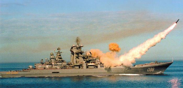 Tên lửa hành trình tầm xa P-700 Granit có khả năng tiêu diệt mục tiêu ở tầm 600km, mang đầu đạn thuốc nổ thường 750kg hoặc đầu đạn hạt nhân 500 kiloton. Nguồn ảnh: Wikipedia