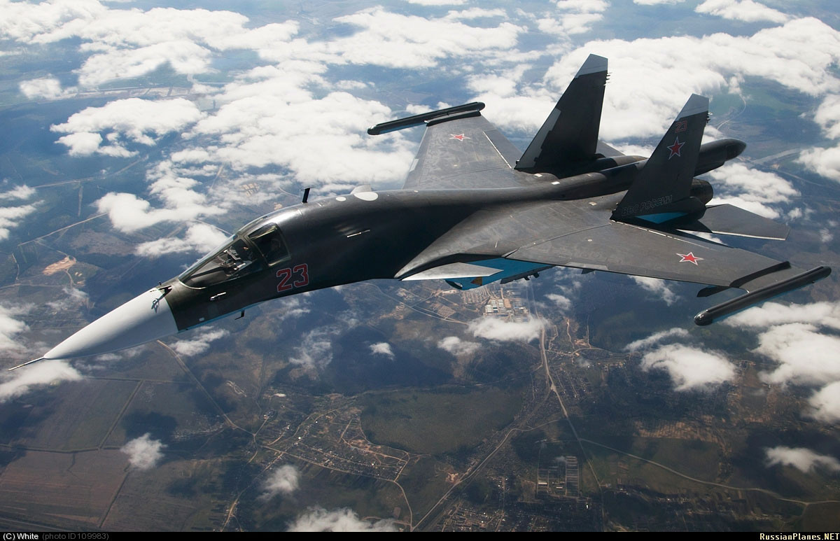 Được đưa vào sản xuất năm 2006, tới nay Không quân Nga hiện đã có trong tay 129 chiếc Su-34 và đang tiếp tục đặt hàng thêm. Quốc gia nước ngoài duy nhất có trong tay Su-34 hiện là Algeria với đơn hàng 12 chiếc ký năm 2016. Nguồn ảnh: RussianPlanes