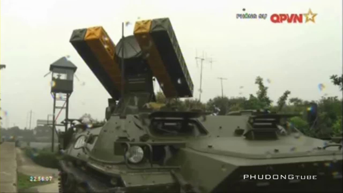 Sosna-R có thể là một sự thay thế hiệu quả các tổ hợp tên lửa phòng không tầm thấp tự hành như kiểu 9K35 Strela-10 có trong biên chế bộ đội phòng không Việt Nam hiện nay. Nguồn ảnh: QPVN