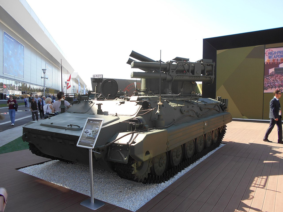 Trong một diễn biến có liên quan, cũng theo mạng arms-expo, Nga cũng vừa hoàn thành thử nghiệm cấp nhà nước hệ thống tên lửa phòng không tầm thấp thế hệ mới nhất Sosna do Cục thiết kế kỹ thuật chính xác mang tên A.E. Nudelman phát triển. Nguồn ảnh: Wikipedia