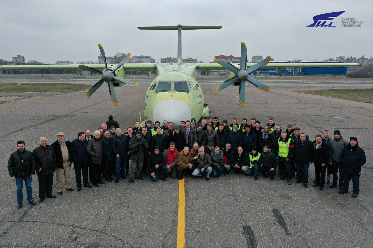 Sẽ còn chặng đường rất dài phía trước, nhưng sự thành công của chuyến bay đầu tiên là điều kiện tiên quyết của bất kỳ loại máy bay nào nếu muốn đi tới thành công vang dội. Nguồn ảnh: VKontakte