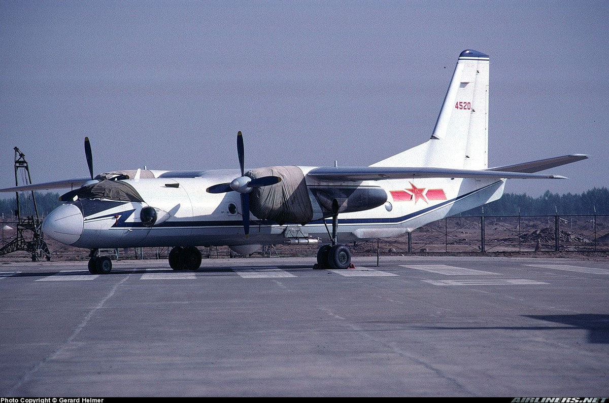 Cơ bản hình thù của Tây An Y-7 so với dòng An-24 không có nhiều điểm khác biệt, thậm chí nếu không phải "dân trong ngành" thì không dễ phân biệt chúng. Airliners.net