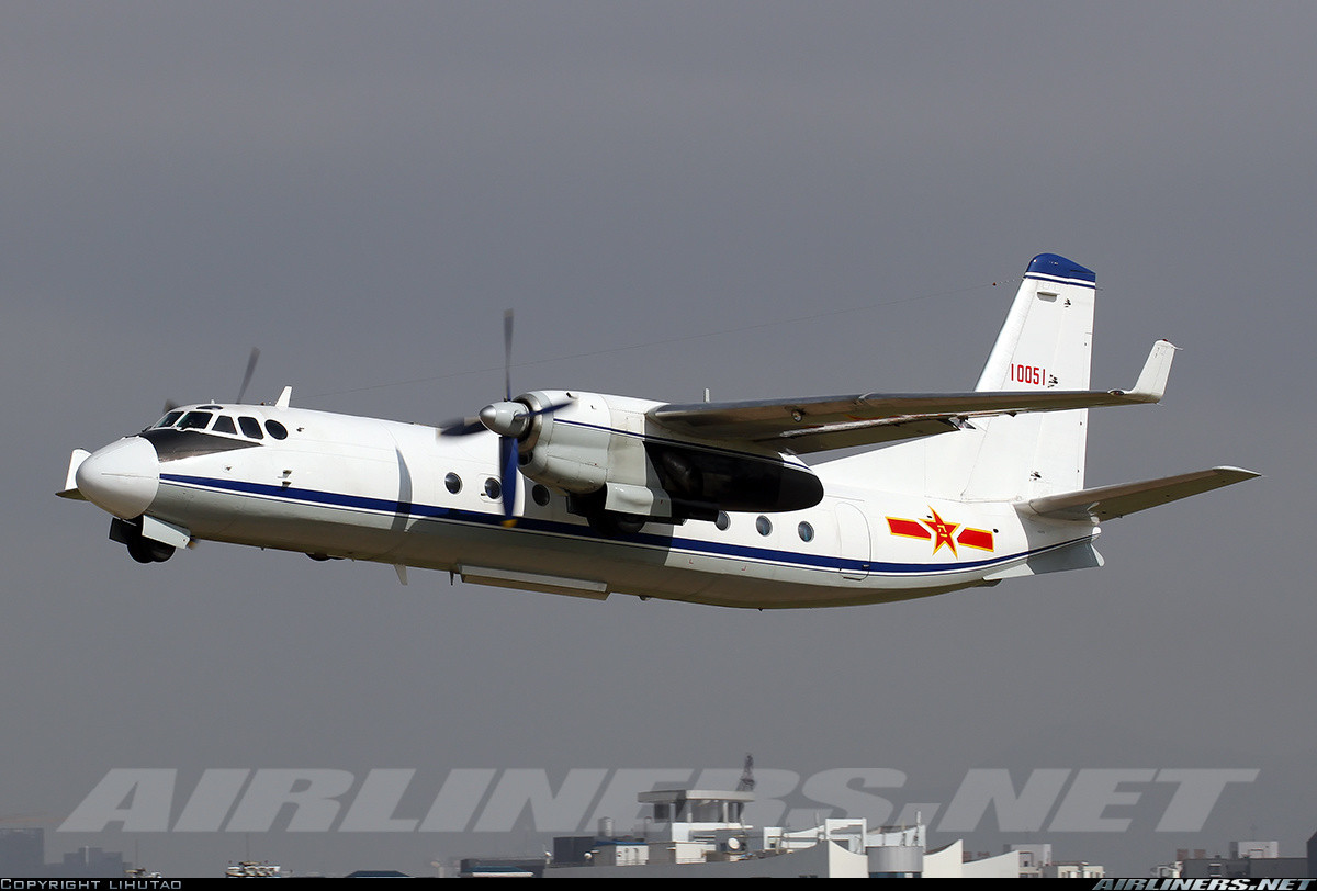 Y-7 có sải cánh dài 29,6m, dài hơn 24m, cao 8,55m, trọng lượng rỗng 14,9 tấn, trọng lượng cất cánh tối đa 21,8 tấn. Máy bay trang bị hai động cơ turboprop WJ15A và một động cơ tuabin phản lực PY19A-300 cho tốc độ bay 503km/h, tầm bay 910km với tải trọng 5 tấn. Airliners.net