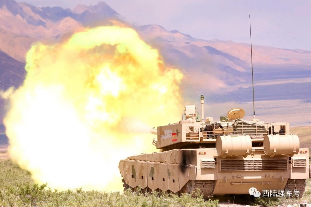 Đây là loại xe tăng hiện đại nhất Quân đội Trung Quốc hiện nay, so với Type 96B, chúng đắt tiền và tối tân hơn nên được sản xuất không nhiều và được bố trí ở khu vực trọng điểm. Mà biên giới Trung - Ấn xem ra được Bắc Kinh hết sức “coi trọng và đề phòng”. Nguồn ảnh: CCTV