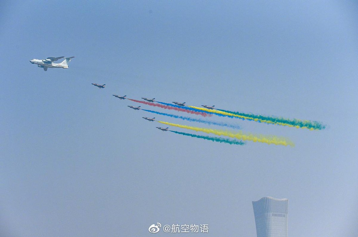 Dự kiến, cuộc duyệt binh Trung Quốc kỷ niệm 70 năm Quốc khánh Trung Quốc (1/10/1949-1/10/2019) sẽ diễn ra trên Quảng trường Thiên An Môn vào sáng ngày 1/10 tới đây. Ngay từ lúc này, Quân đội Trung Quốc đã tiến hành các hoạt động sơ duyệt, huấn luyện tại Bắc Kinh để chuẩn bị cho ngày lễ trọng đại này. Ảnh: HAKUN