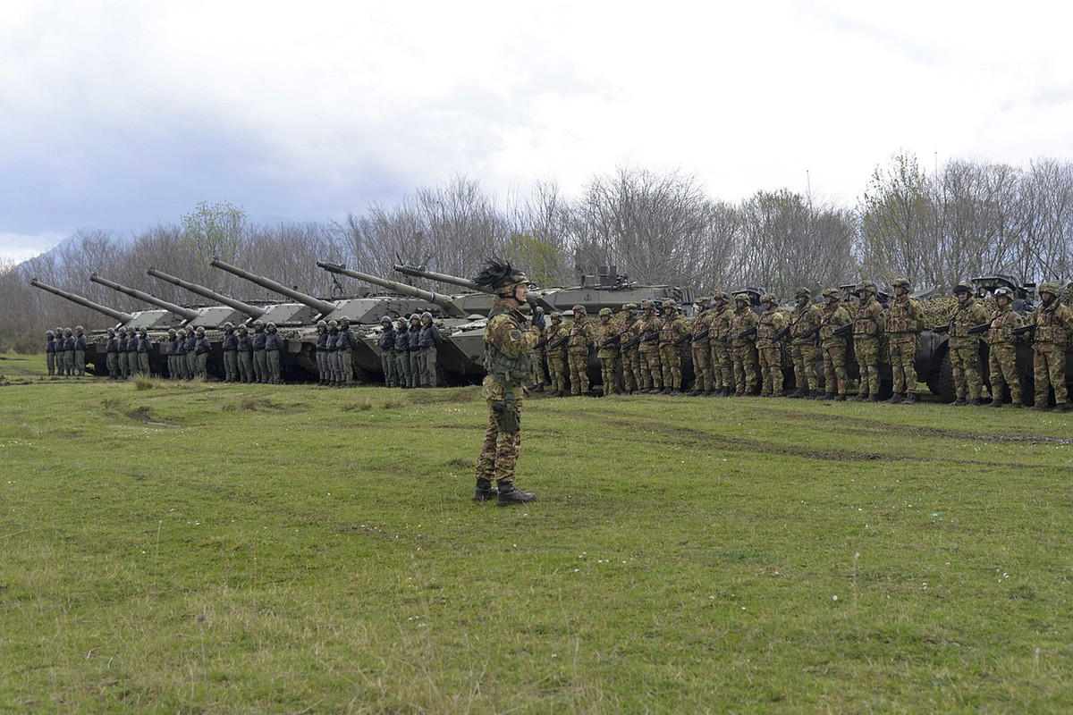 Trước đó cũng đã thông tin rằng Italy sẽ triển khai xe tăng Ariete và xe chiến đấu bộ bih Dardo tới tham gia cuộc tập trận Reaper Prime tại thao trường Adazi, Latvia. Nhóm quân này được lấy từ trung đoàn bộ binh ở Bersaleries và trung đoàn thiết giáp 4, Quân đội Italy. Ảnh: Wikipedia