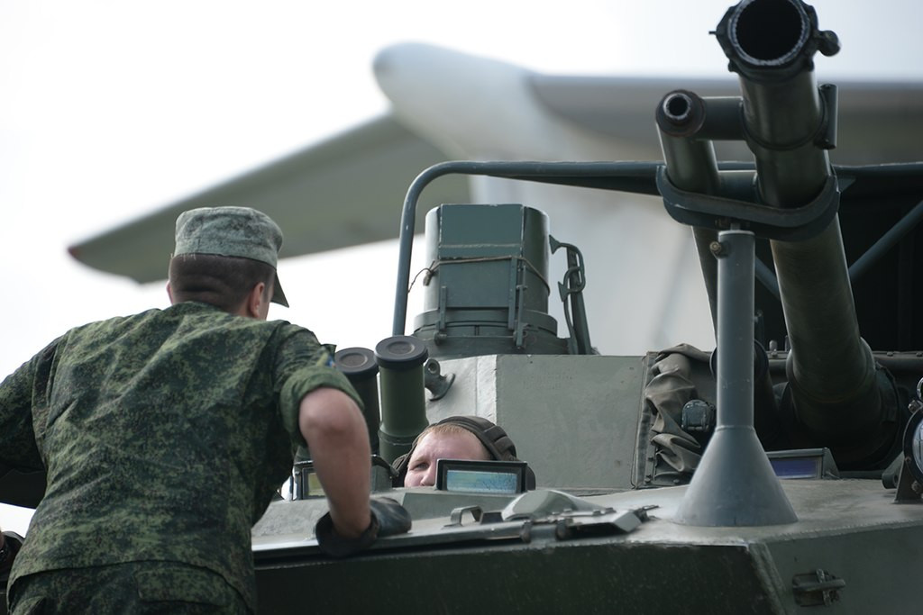 Dẫu vậy, phương án này có nhược điểm là Kornet không tích hợp vào hệ thống điều khiển hỏa lực của xe, nên không thể bắn trong khi đang di chuyển, hạn chế tác chiến ban đêm. Nguồn ảnh: Wikipedia