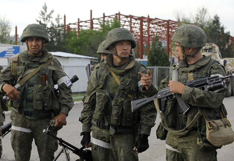 Các binh sĩ tại căn cứ 201. Nguồn ảnh: Governor Natalia