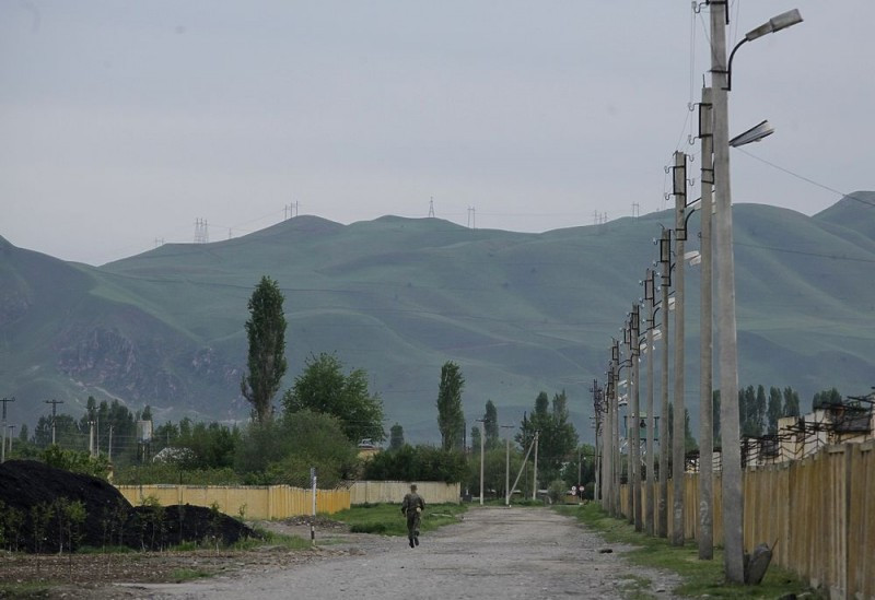 Ảnh chụp bên ngoài hàng rào căn cứ quân sự 201 ở Dushanbe, Tajikistan. Nguồn ảnh: Governor Natalia