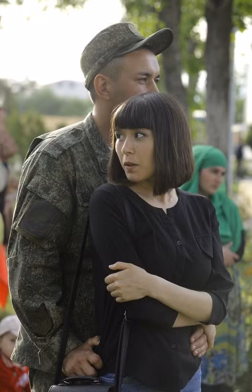 Cặp tình nhân trong buổi văn nghệ chào đón đoàn công tác Bộ Quốc phòng Nga. Nguồn ảnh: Governor Natalia