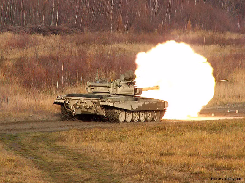 Hỏa lực của T-72M4 vẫn là khẩu pháo 2A46M 125mm chuẩn Nga nhưng nó được cải thiện đáng kể độ chính xác nhờ công nghệ phương Tây - hệ thống điều khiển hỏa lực TURMS-T của Italy. Nguồn ảnh: Military-Today