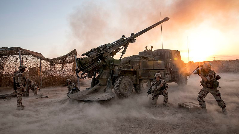 CAESAR là hệ thống lựu pháo tự hành hạng nặng do GIAT Industries thiết kế từ đầu những năm 1990 cho quân đội Pháp. Trong lịch sử tham chiến, nó từng được sử dụng ở Afghanistan năm 2001, xung đột biên giới Campuchia - Thái Lan năm 2008 hay trận Mosul (Iraq) năm 2016. Nguồn ảnh: Wikipedia