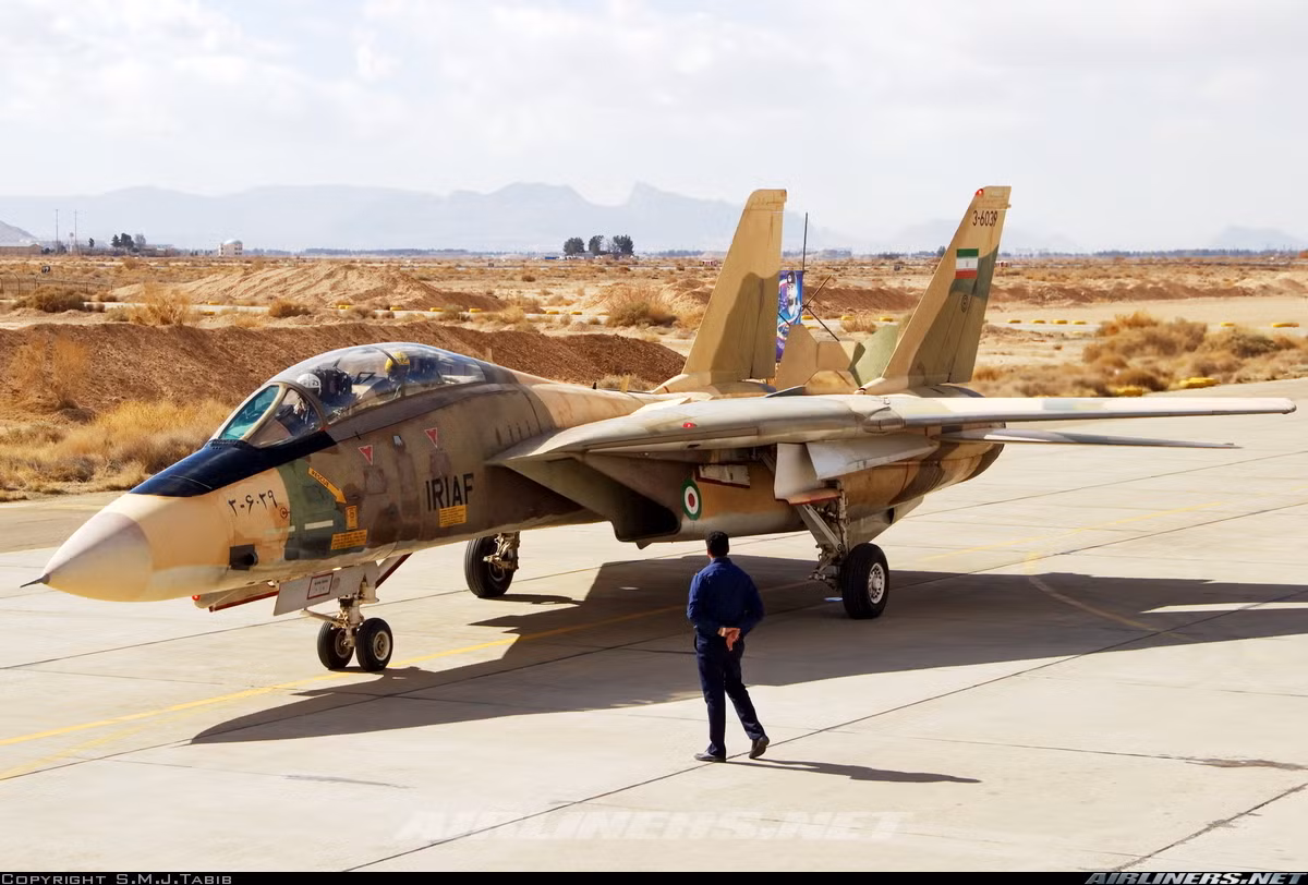 Kể từ đó tới nay, F-14A Tomcat đóng vai trò “xương sống” của Không quân Iran, nó góp phần giúp nước này giành hơn trăm chiến thắng trong cuộc chiến với Iraq những năm 1980. Đáng lưu ý là, họ phải duy trì F-14A trong bối cảnh bị Mỹ cấm vận nghặt nghèo nhất. Nguồn ảnh: Airliners.net