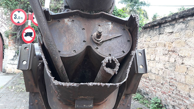 Tất nhiên để sử dụng nó hiện tại là điều không thể vì thứ nhất là không có đạn và phần lớn cơ cấu bắn pháo đã bị hư hỏng hoàn toàn.