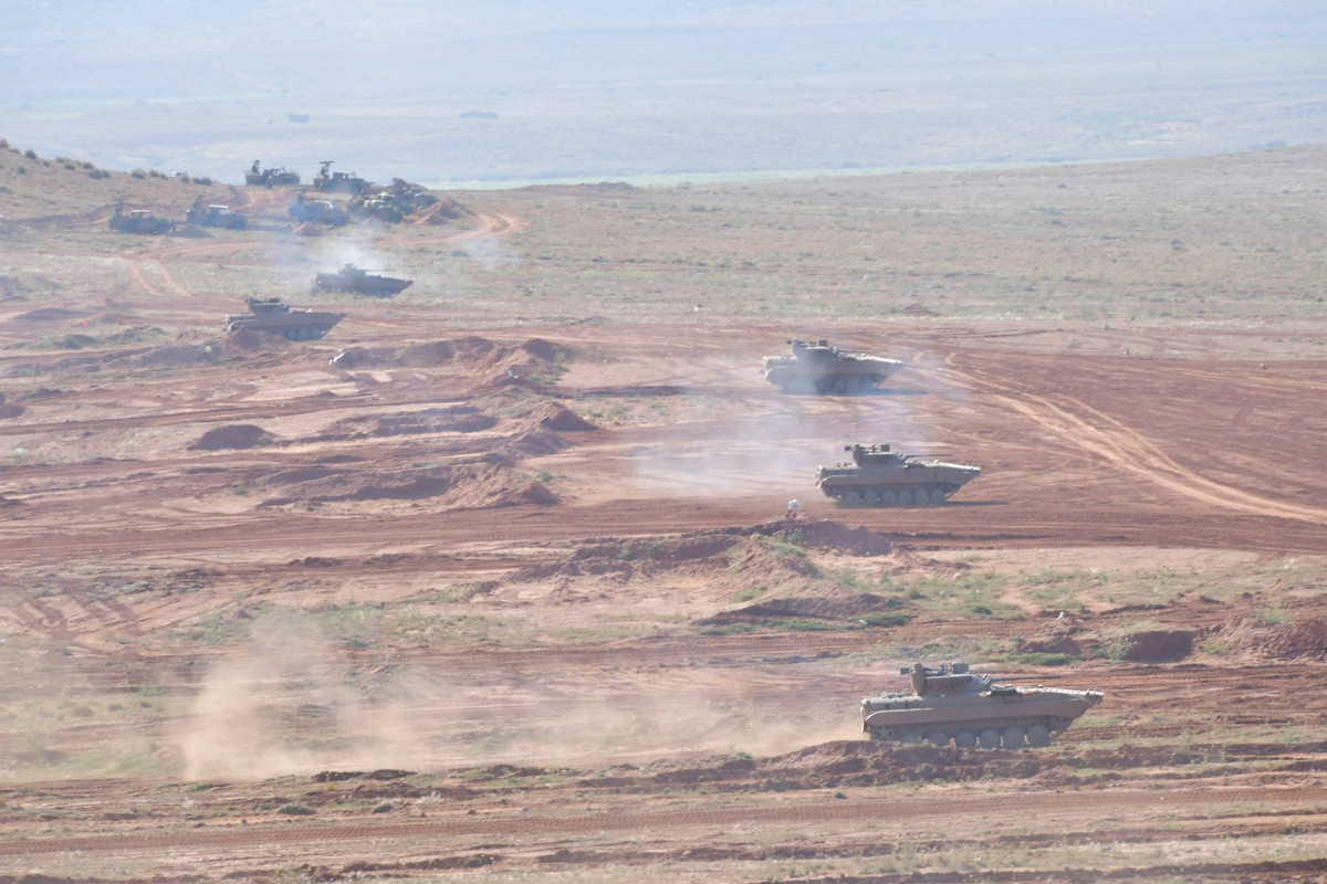 Xe chiến đấu bộ binh BMP-2 nâng cấp của Algeria. Nguồn ảnh: dambiev