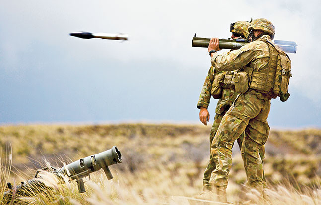 M72 chỉ có trọng lượng 2,5kg, dài hơn nửa mét trong trạng thái hành quân và lên tới 881mm trong trạng thái chiến đấu. Nguồn ảnh: Wikipedia