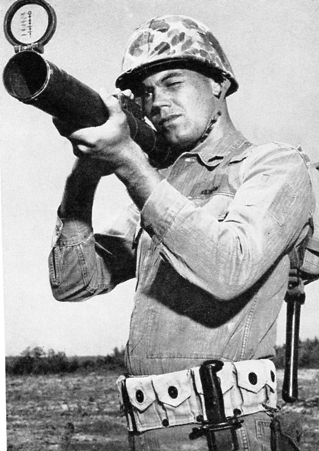 Vũ khí chống tăng hạng nhẹ hay đơn giản là súng chống tăng M72 được phát triển từ cuối những năm 1950 và bắt đầu sản xuất từ năm 1963. Chúng nhanh chóng được chấp thuận vào Quân đội Mỹ ngay sau đó và góp phần đẩy các "huyền thoại Bazooka" sớm "về vườn". Nguồn ảnh: Wikipedia