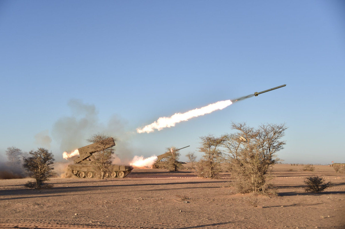 TOS-1A tuy có tầm bắn 6km, nhưng những viên đạn nhiệt áp của nó được gọi là “vũ khí hạt nhân sạch” có sức hủy diệt rất khủng khiếp. Nguồn ảnh: dambiev