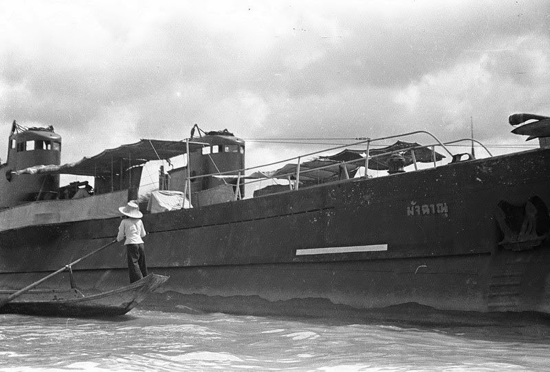 Trong chiến tranh thế giới thứ 2, cả 4 tàu ngầm Matchanu chủ yếu làm nhiệm vụ tuần tra, thậm chí là ở cảng "ngắm trời ngắm đất". Đó là chưa kể, cuối năm 1945, đáp ứng yêu cầu của Sở Điện lực Bangkok, hai tàu ngầm Matchanu và Wirun được chỉ định phục vụ như là các máy phát điện cho tuyến tàu điện ngầm của thành phố. Ảnh: Combinedfleet