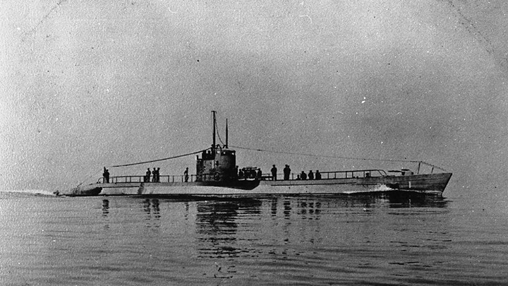 Dù có tàu ngầm hiện đại nhất Đông Nam Á trong tay, thế nhưng lịch sử của lớp tàu Matchanu không lấy gì làm vẻ vang trong giai đoạn cả khu vực sục sôi vì chiến tranh thế giới thứ 2, rồi cuộc chiến giành độc lập dân tộc… Trong cuộc chiến Pháp - Xiêm tháng 11/1940, các tàu ngầm này chỉ làm nhiệm vụ trinh sát. Ảnh: Combinedfleet