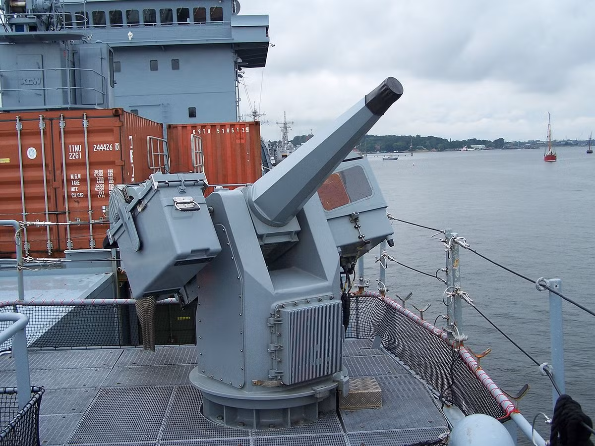 Hai khẩu pháo tự động MGL-27 cỡ 27mm có tốc độ bắn 1.700 phát/phút, tầm bắn hiệu quả 2-2,5km. Nguồn ảnh: Wikipedia