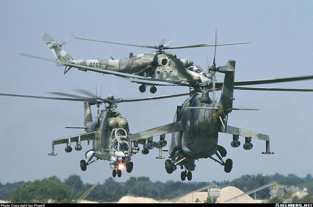 Tuy nhiên, điều đáng lưu ý là việc mua sắm AH-1Z hoặc UH-60M là nhằm thay thế cho dòng trực thăng tấn công Mil Mi-24V của nước này. Nguồn ảnh: Airliners.net