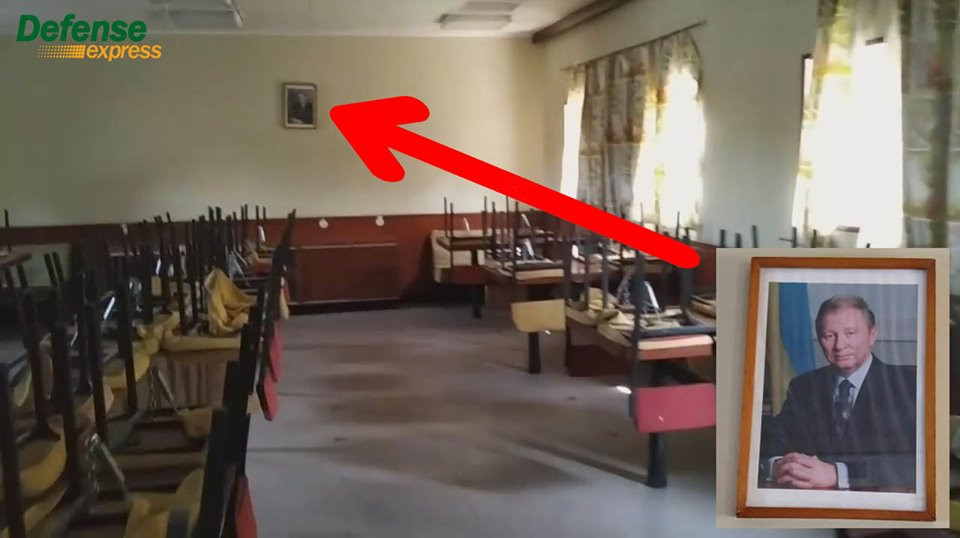 Phòng hội họp có đầy đủ bàn ghế và rèm che cho phép sử dụng bất cứ lúc nào. Nguồn ảnh: Defense Express