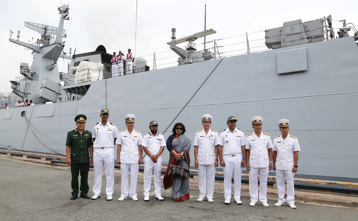 Đáng quan tâm, lần giở lịch sử tàu chiến Bangladesh BNS Prottoy đang ở thăm Việt Nam, ngoài việc đây là một trong những tàu chiến mới và hiện đại nhất Hải quân Bangladesh thì nó hóa ra là một chiếc tàu thuộc lớp Type 056 do Trung Quốc chế tạo. Nguồn ảnh: Báo Hải quân