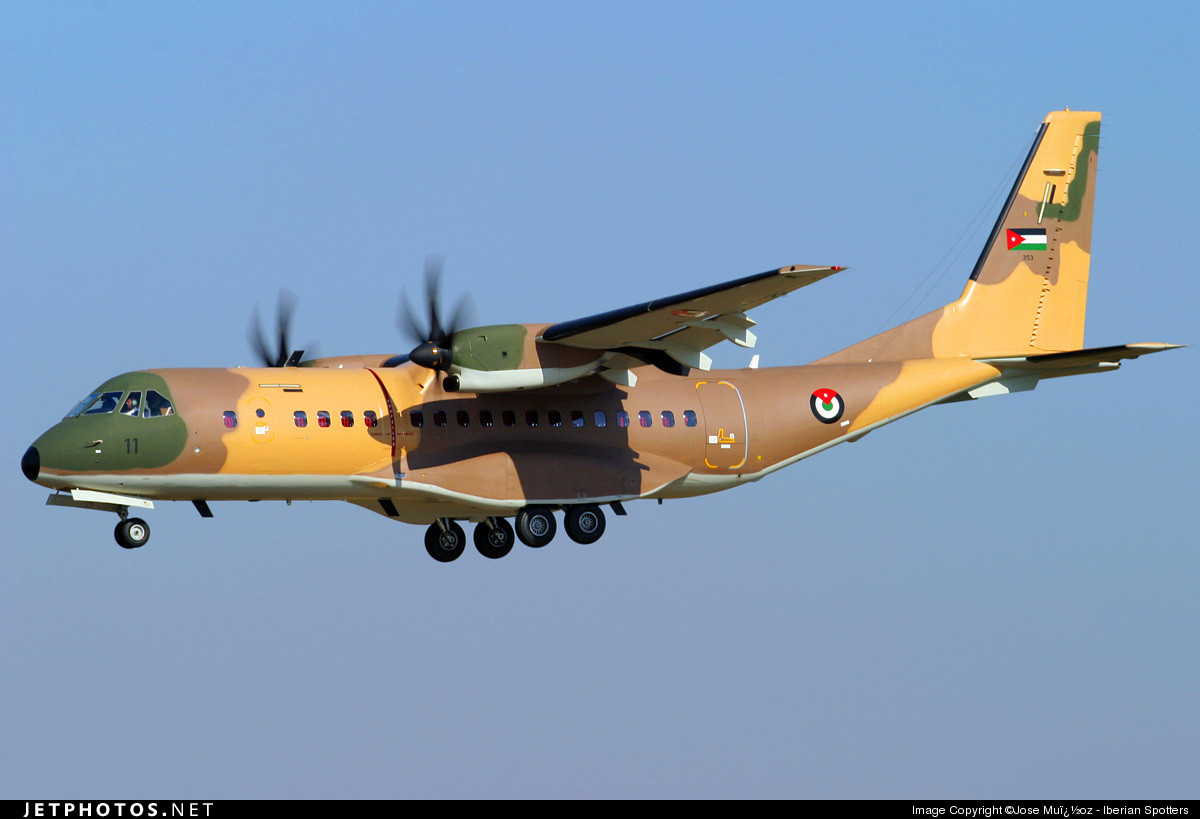 Ngoài CH-4B, những cái tên còn lại bị "đưa lên sàn" là máy bay vận tải C-295 được Jordan mua năm 2018. Khi đó họ đặt mua 3 chiếc nhưng một chiếc mất do tai nạn. Có thể, sau thảm kịch đó, Jordan "cảm thấy lo sợ" nên quyết định bán 2 chiếc còn lại. Nguồn ảnh: Jetphotos