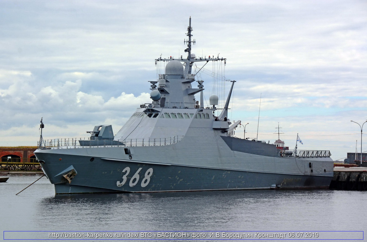 Con tàu trang bị động cơ diesel kết hợp tuabin khí cho tốc độ tối đa 25-30 hải lý/h, dự trữ hành trình lên tới 60 ngày với thủy thủ đoàn 80 người. Nguồn ảnh: bastion-kapenko