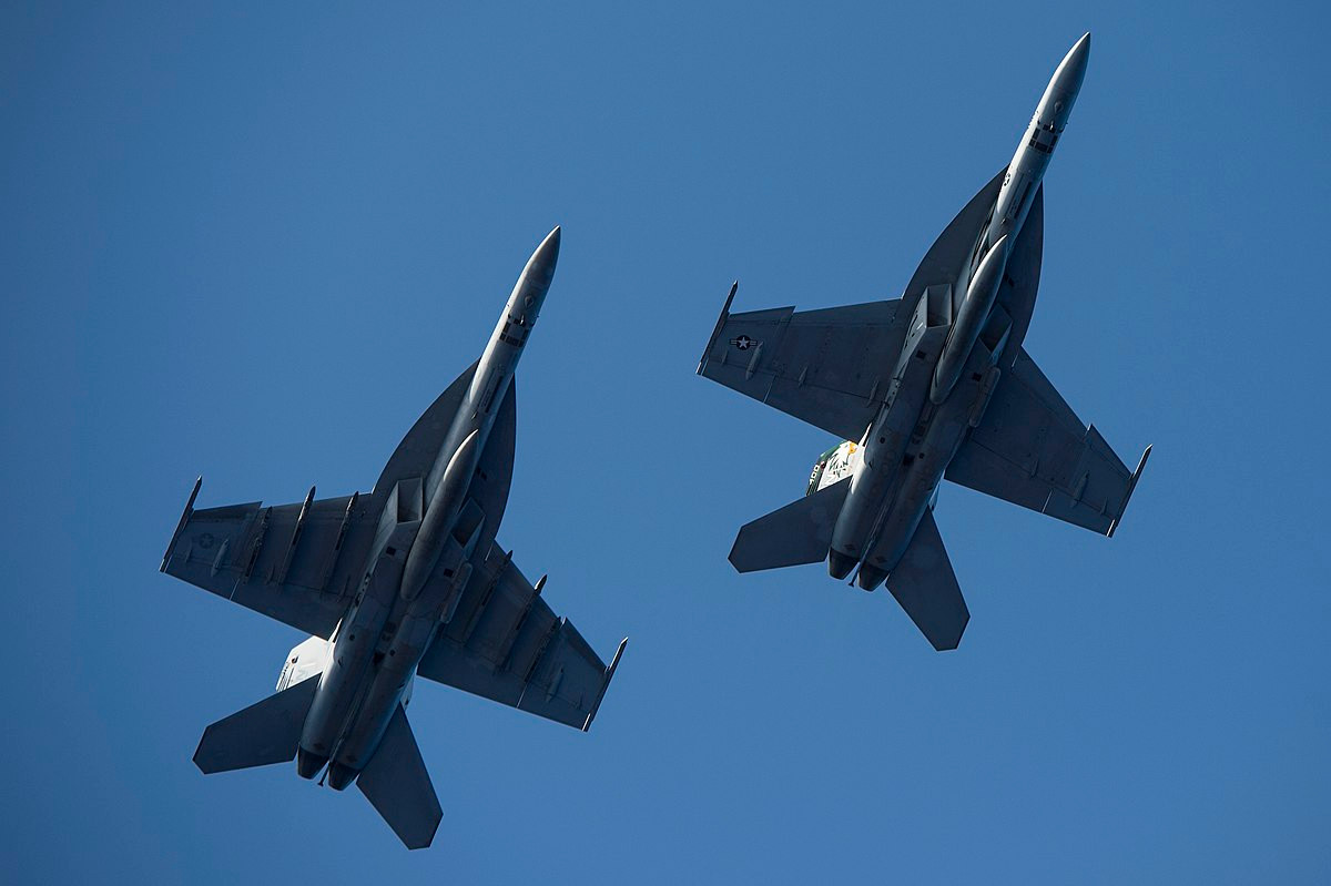 Theo nguồn tin, hợp đồng mua 78 chiếc F/A-18XT hay còn gọi là F/A-18 Super Hornet Block III trị giá khoảng 4 tỷ USD (có lẽ bao gồm cả chi phí phát triển), dự kiến Boeing sẽ giao hàng vào năm 2021. Nguồn: Wikipedia