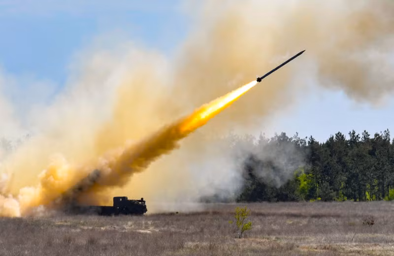 Đáng lưu tâm là hiện Ukraine đang ấp ủ phát triển siêu rocket có tầm bắn lên tới 200km trong tương lai nhằm tăng cường sức mạnh tấn công trên bộ, đối đầu với lực lượng pháo binh vô địch của Nga. Nguồn ảnh: diana_mihailova's