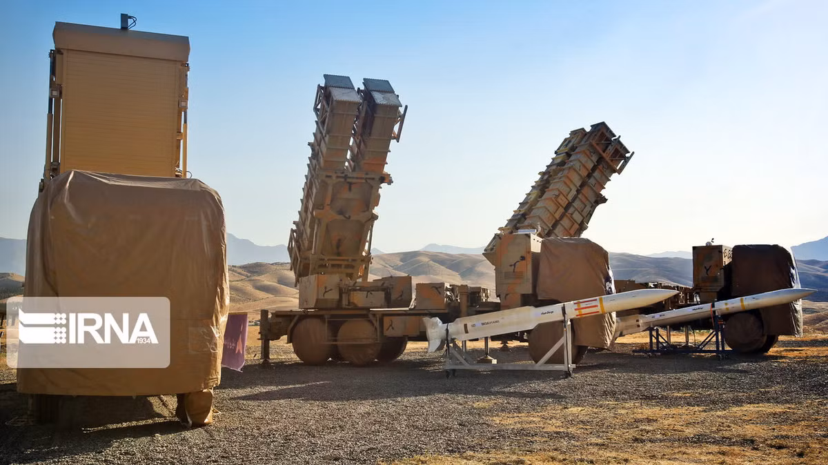 Ngoài ra, giới tướng lĩnh Iran cũng cho biết, hệ thống tên lửa có thể lần theo dấu vết, theo dõi và tiêu diệt 6 mục tiêu cùng lúc, có tính cơ động cao và chuyển trạng thái từ hành quân sang chiến đấu trong vòng chưa đầy 5 phút. Nguồn ảnh: IRNA