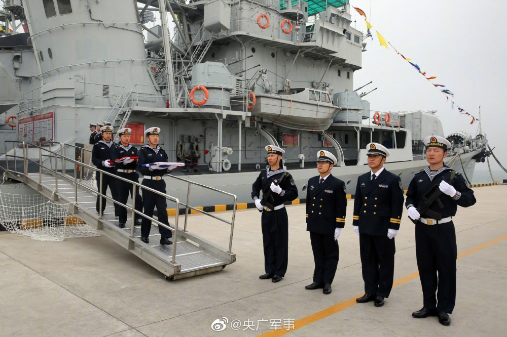 Nhìn chung dù đã cũ nhưng các tàu chiến này tuổi đời vẫn còn có thể sử dụng tốt. Thế nhưng, với tiềm lực đóng tàu “khủng” hiện tại thì việc Trung Quốc loại bỏ các tàu thiết kế kiểu cũ cũng là chuyện dễ hiểu. Hiện nay nước này sở hữu công nghiệp đóng tàu nhanh nhất thế giới, có thể đẻ 60 tàu loại 1.500-2.000 tấn chỉ trong vòng 6-7 năm. Nguồn ảnh: Sina