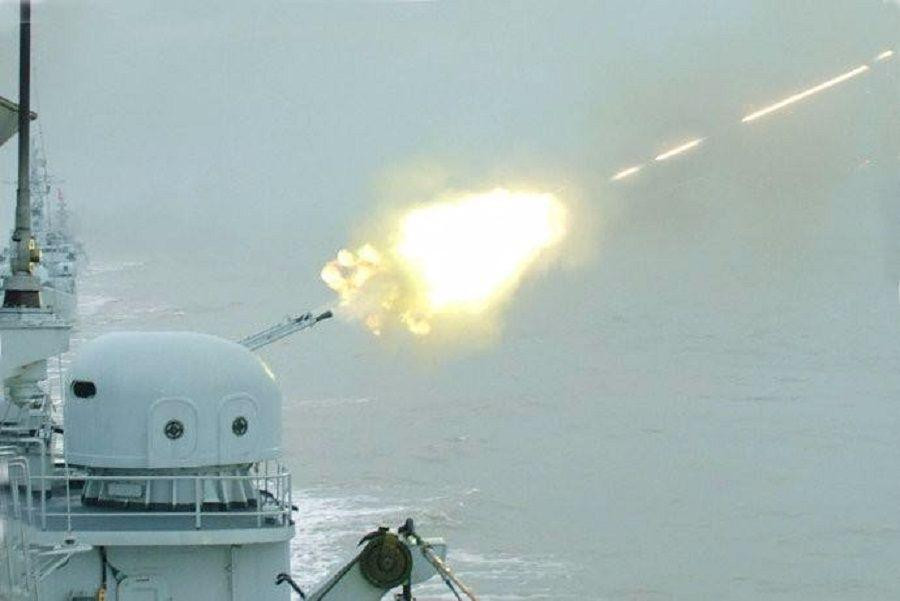 Nhược điểm của khẩu pháo Type 76A là không có radar dẫn bắn, độ chính xác kém. Nguồn ảnh: Sina