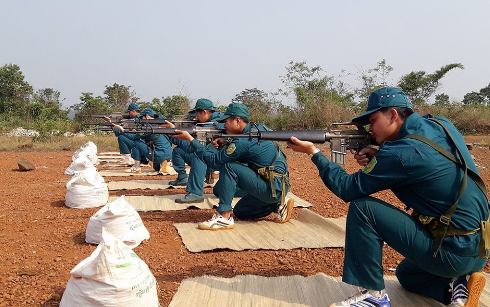 Trong chiến tranh Việt Nam, Mỹ đã đưa vào nước ta số lượng khổng lồ Colt AR-15 và M16, trang bị chúng cho VNCH sử dụng. Sau 1975, quân đội ta thu được số lượng lớn và tiếp tục sử dụng chúng trong các lực lượng vũ trang. Ảnh: báo Quảng Ngãi