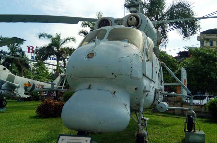 Trở lại với câu chuyện Ka-25 ở Việt Nam, không rõ Ka-25 hoạt động tới năm nào trong hải quân ta, chỉ biết rằng hiện nay chúng ta chỉ có thể ngắm nhìn nó trong viện bảo tàng. Chiếc máy bay săn ngầm danh tiếng một thời xem ra đã hết hạn sử dụng và buộc phải dừng hoạt động có thể là vào những năm 1990.