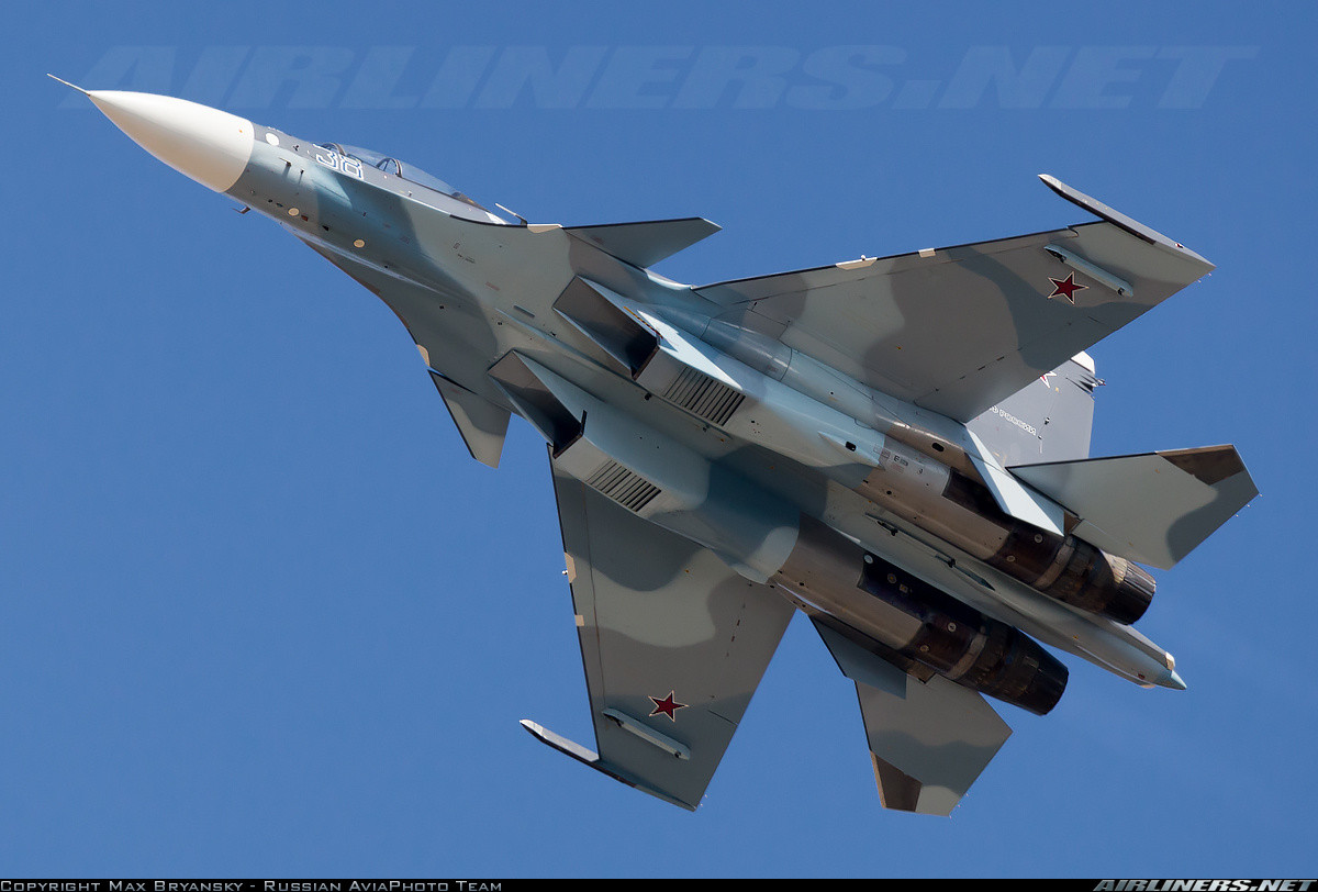 Tải trọng của Su-30SM vẫn là 8 tấn với 12 điểm treo cho phép mang đầy đủ các loại vũ khí đối không, đối đất, đối hải. Nguồn ảnh: Airliners.net