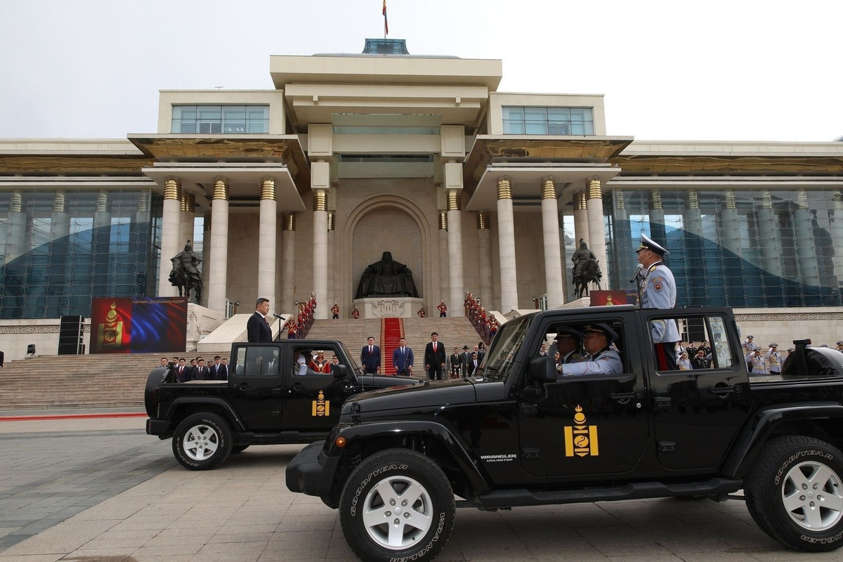 Cuộc diễu binh không có sự tham gia của các đơn vị khí tài hạng nặng mà chủ yếu là khối binh sĩ diễu hành. Nguồn ảnh: dambiev