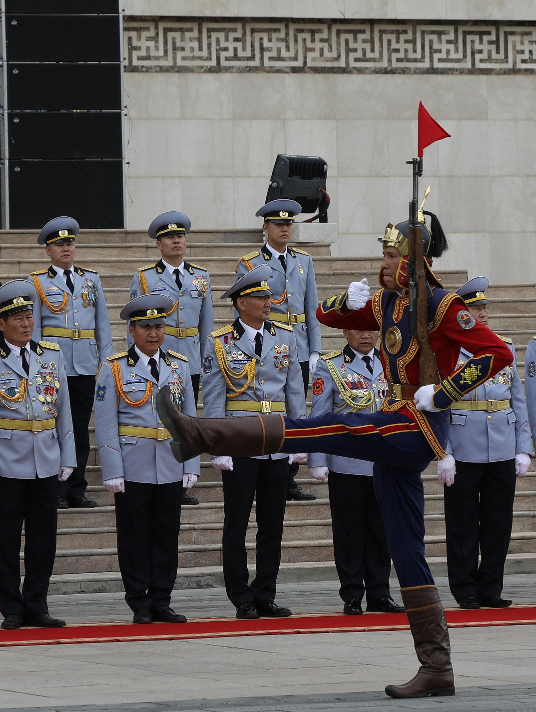 Chiến sĩ tiêu binh Quân đội Mông Cổ với quân phục khá đặc biệt, có lẽ mang dáng dấp các binh sĩ Thành Cát Tư Hãn năm xưa. Nguồn ảnh: dambiev