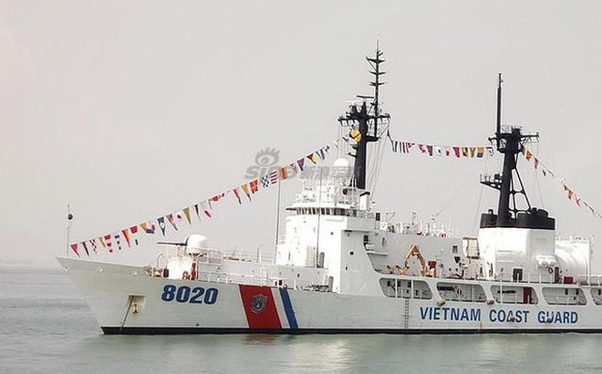 Ngoài tự lực trong nước, CSB Việt Nam những năm gần đây còn nhận được sự hỗ trợ từ lực lượng tuần duyên thế giới. Năm 2017, CSB Việt Nam được mở rộng thêm đội tàu lớn khi Mỹ chấp thuận chuyển giao tàu tuần duyên USCGC Morgenthau (WHEC-722). Con tàu được phía Việt Nam đặt lại tên là CSB 8020, có lượng giãn nước tối đa 3.250 tấn, dài 115 m, rộng 13 m. Ảnh: dvidshub.net