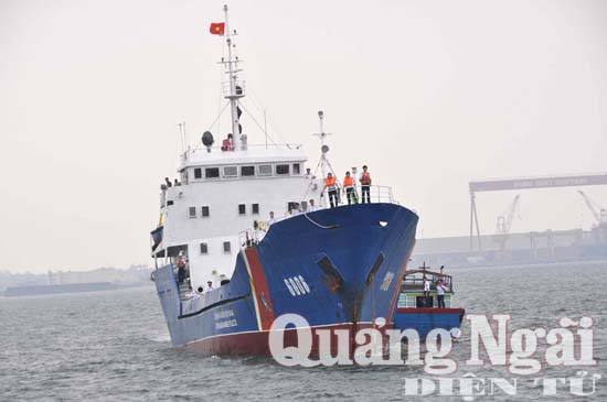 Tàu tuần tra ven biển 1.200 tấn CSB 6006 do nhà máy Sông Thu nâng cấp trên cơ sở tàu vận tải Trường Sa của hải quân. Hiện CSB Việt Nam có hai tàu loại này. Ảnh: Quảng Ngãi Onlines