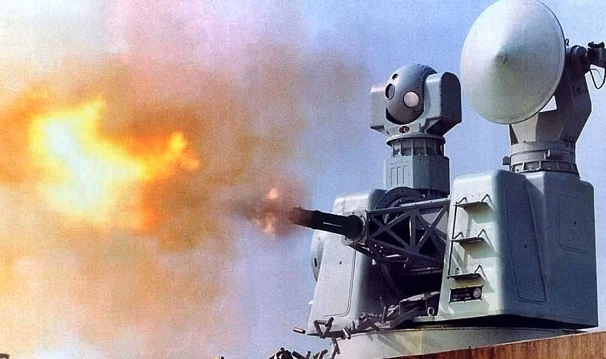 Ngoài ra còn có tổ hợp pháo cao tốc Type 730 7 nòng cỡ 30mm và pháo hạm 76mm làm theo mẫu OTO MELARA của Nga. Nguồn ảnh: Wikipedia