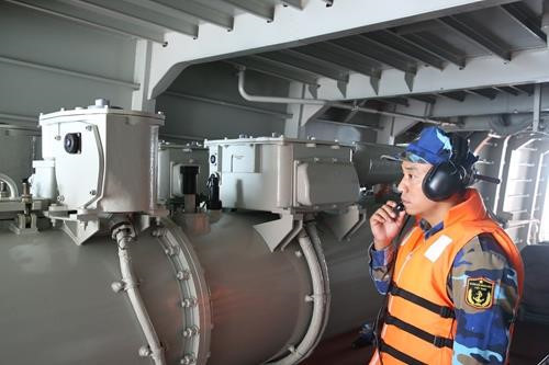 Đáng tiếc là hiện không rõ tàu hộ vệ Quang Trung và Trần Hưng Đạo được trang bị loại ngư lôi nào? Tuy vậy, nhiều khả năng nó không nằm các loại ngư lôi phổ biến của Nga sử dụng trên tàu mặt nước. Ảnh: QĐND