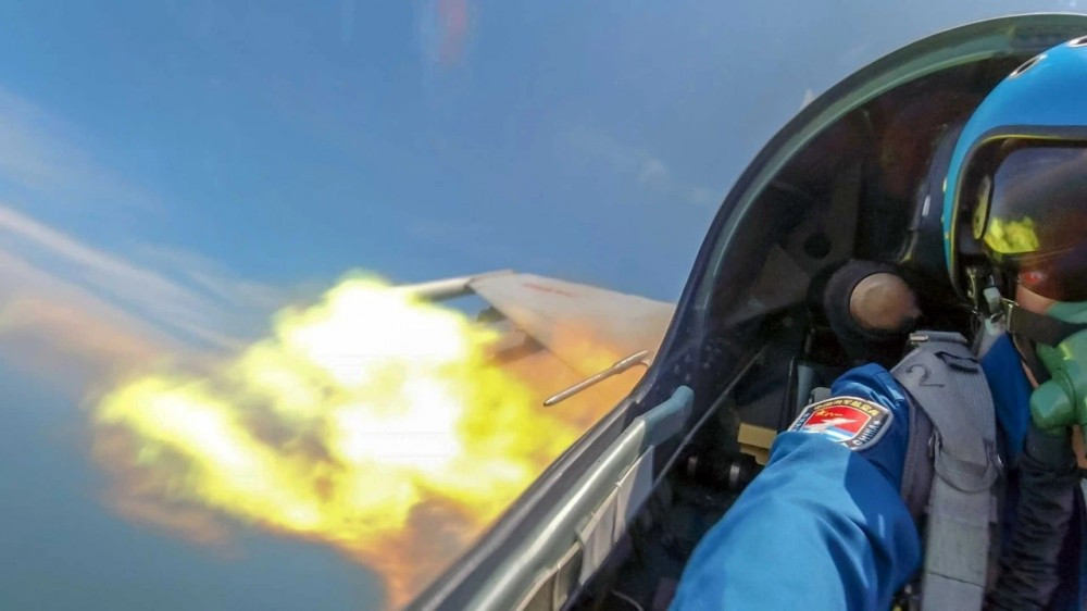 Su-30MK2 khai hỏa pháo 30mm. Nguồn ảnh: dambiev