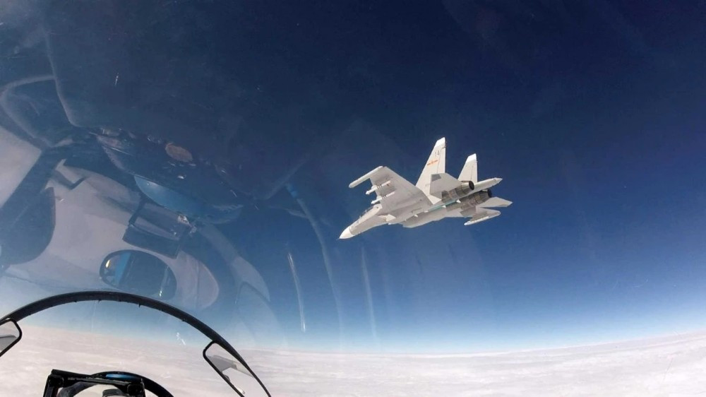 Biên đội máy bay Su-30MK2 của Không quân Hải quân Trung Quốc. Nguồn ảnh: dambiev