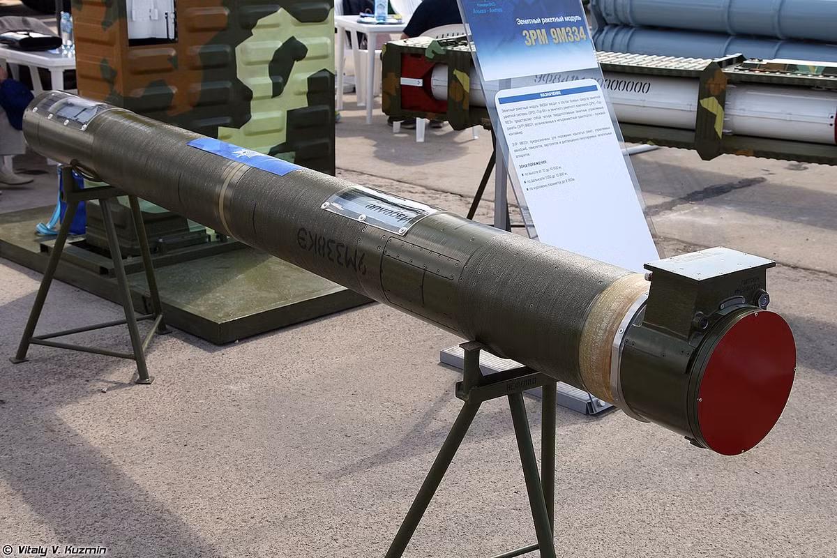 Cả hai tổ hợp phòng không mới gồm Tor-M2DT và Tor-E2 trang bị đạn tên lửa tiên tiến 9M338KM cải tiến độ chính xác, khả năng dẫn đường. Ảnh: Vitaly-Kuzmin