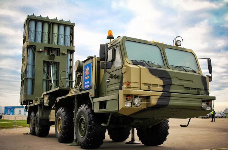 Hệ thống phòng không tầm trung 50R6 Vityaz hay còn gọi là S-350E được thiết kế để tiêu diệt mọi mục tiêu trên không gồm cả tên lửa hành trình, tên lửa đạn đạo ở cự ly từ 10-120km, độ cao tác xạ từ 2m tới 30km. Ảnh: Wikipedia