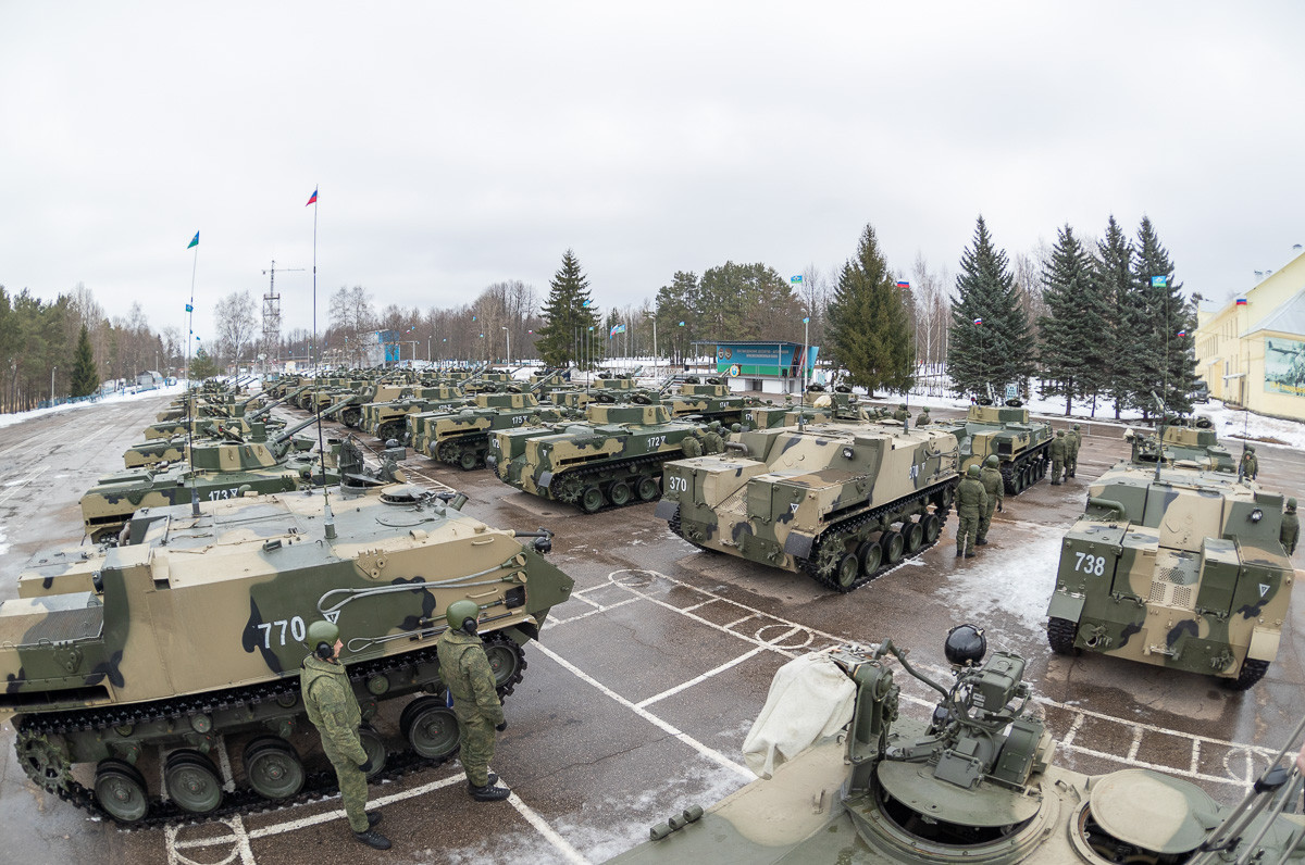 Số lượng các trang thiết bị mới được chuyển giao cho trung đoàn lính dù Nga gồm 31 xe chiến đấu đổ bộ đường không BMD-4M và 8 xe thiết giáp chở quân đổ bộ BTR-MDM. Nguồn ảnh: Bmpd